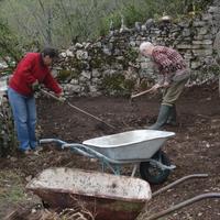 Jardin botanique : travail de sol - Cliquez sur l'icone pour agrandir