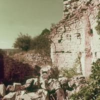 Ruines d'une ancienne chapelle. - Cliquez sur l'icone pour agrandir Ruines d'une ancienne chapelle. - Cliquez sur l'icone pour agrandir